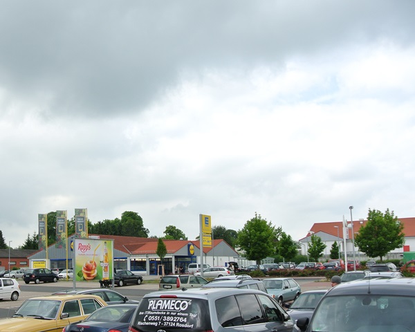 Plakatwerbung am Supermarkt in Rosdorf