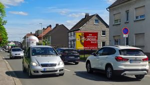 Wir bringen Sie in Menden GROSS raus - Plakat wirkt!